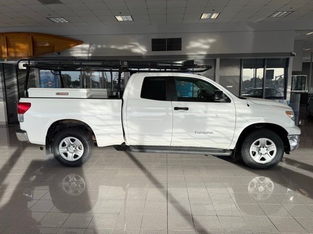 Toyota Tundra 2WD Vehicle Full-screen Gallery Image 02