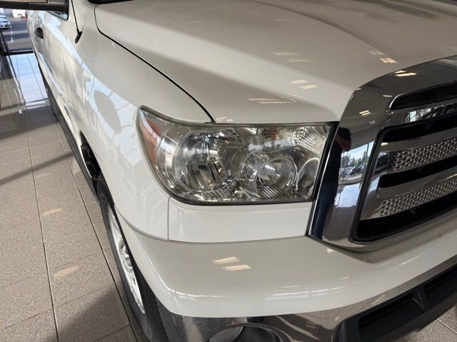 Toyota Tundra 2WD Vehicle Full-screen Gallery Image 09