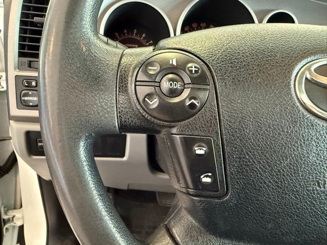 Toyota Tundra 2WD Vehicle Full-screen Gallery Image 16