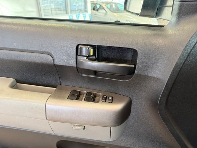 Toyota Tundra 2WD Vehicle Full-screen Gallery Image 18