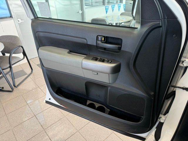 Toyota Tundra 2WD Vehicle Full-screen Gallery Image 19