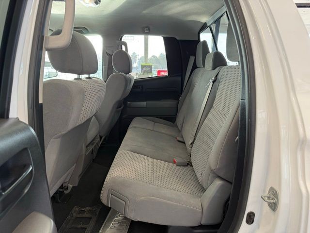 Toyota Tundra 2WD Vehicle Full-screen Gallery Image 20