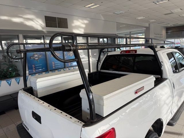Toyota Tundra 2WD Vehicle Full-screen Gallery Image 21