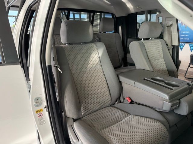 Toyota Tundra 2WD Vehicle Full-screen Gallery Image 23