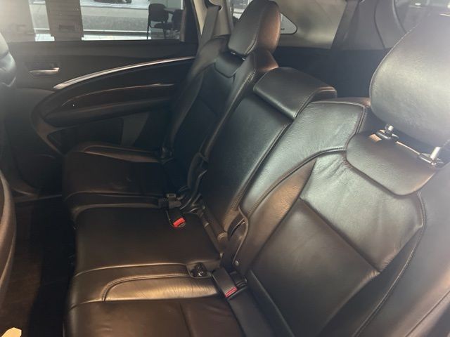Acura MDX Vehicle Full-screen Gallery Image 17
