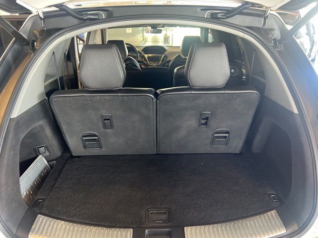 Acura MDX Vehicle Full-screen Gallery Image 19