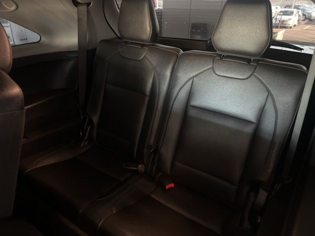 Acura MDX Vehicle Full-screen Gallery Image 20