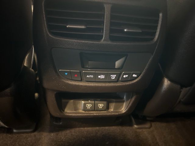 Acura MDX Vehicle Full-screen Gallery Image 21