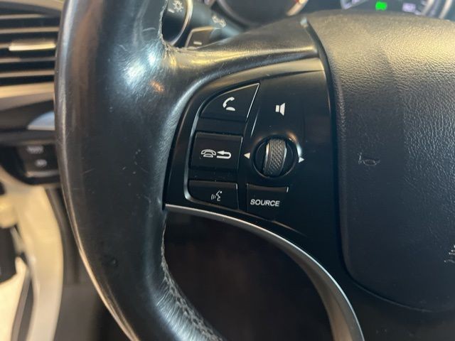 Acura MDX Vehicle Full-screen Gallery Image 23