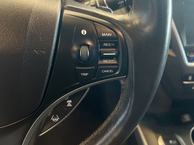 Acura MDX Vehicle Full-screen Gallery Image 24