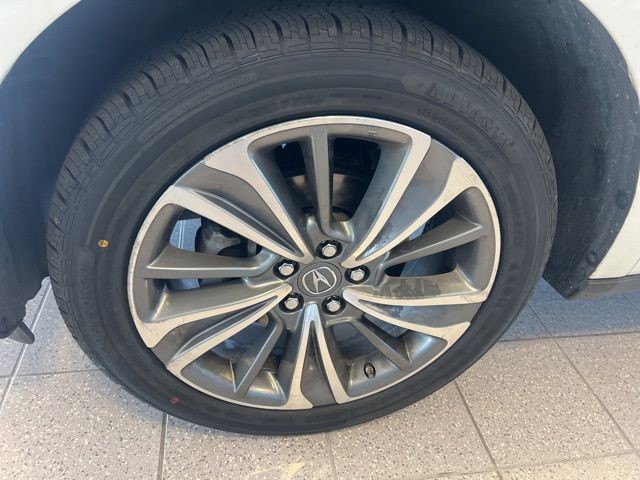 Acura MDX Vehicle Full-screen Gallery Image 35