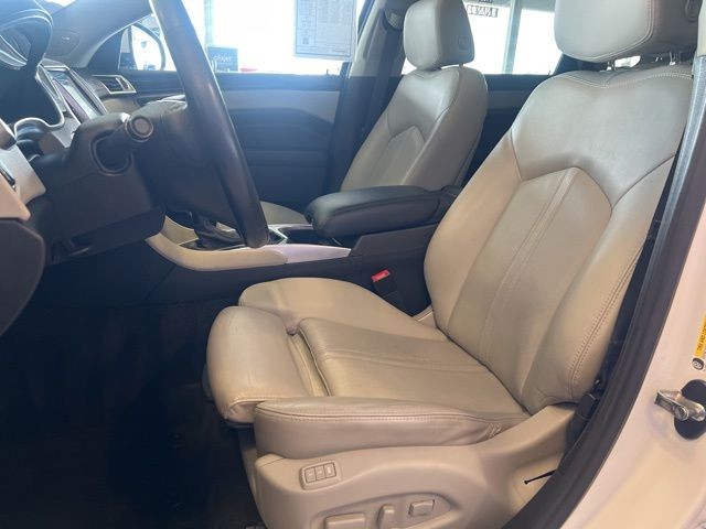 Cadillac SRX Vehicle Full-screen Gallery Image 17
