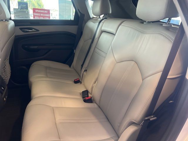 Cadillac SRX Vehicle Full-screen Gallery Image 18