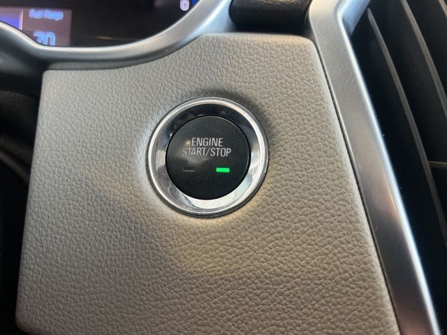Cadillac SRX Vehicle Full-screen Gallery Image 29