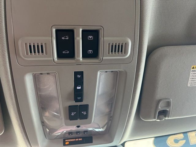 Cadillac SRX Vehicle Full-screen Gallery Image 30