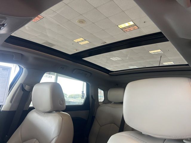 Cadillac SRX Vehicle Full-screen Gallery Image 31