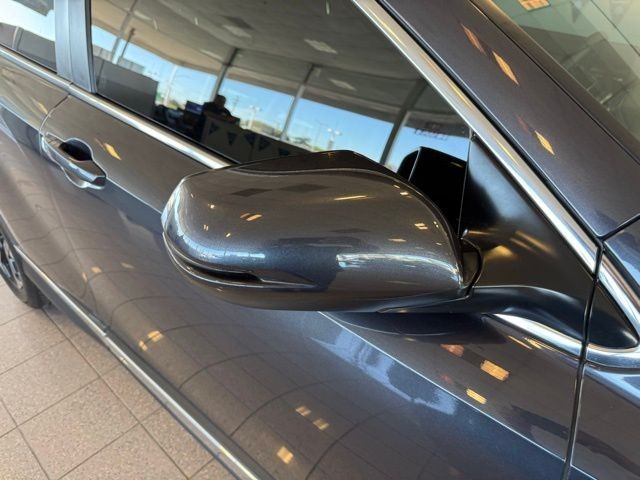 Honda CR-V Vehicle Full-screen Gallery Image 11