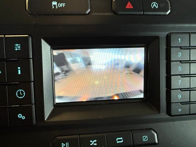 Ford F-150 Vehicle Full-screen Gallery Image 14