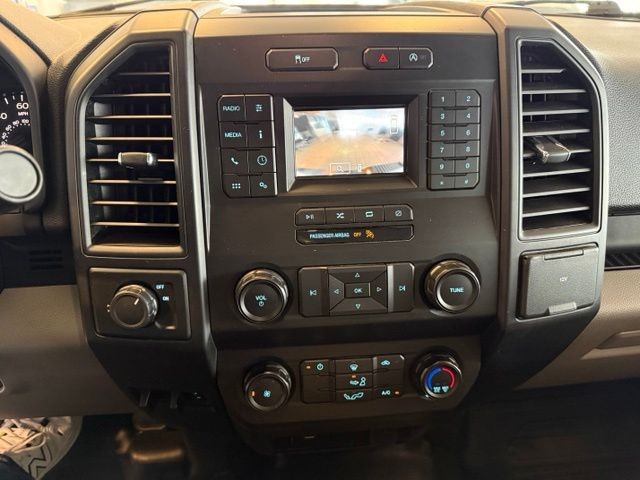 Ford F-150 Vehicle Full-screen Gallery Image 15
