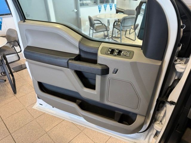 Ford F-150 Vehicle Full-screen Gallery Image 19