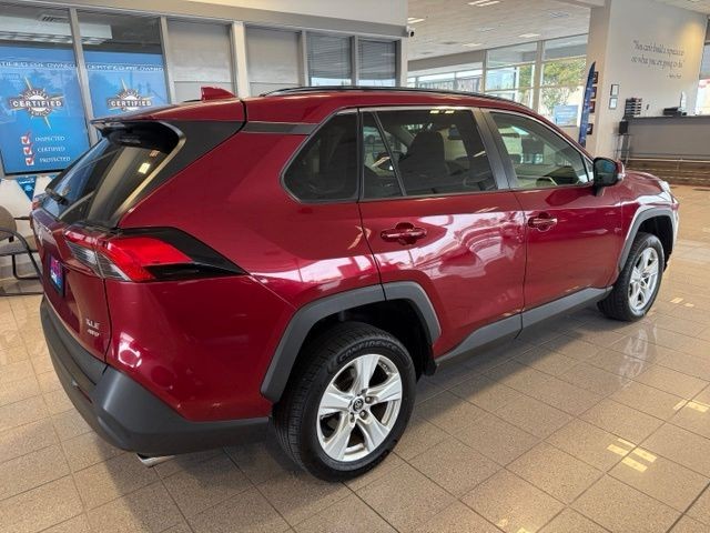 Toyota RAV4 Vehicle Full-screen Gallery Image 03