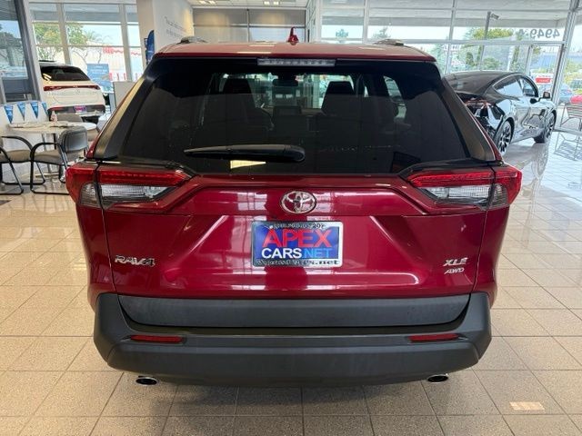 Toyota RAV4 Vehicle Full-screen Gallery Image 04