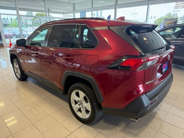 Toyota RAV4 Vehicle Full-screen Gallery Image 05