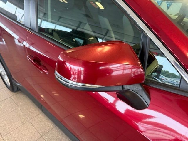 Toyota RAV4 Vehicle Full-screen Gallery Image 11