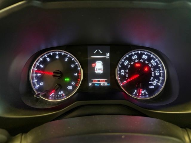 Toyota RAV4 Vehicle Full-screen Gallery Image 14