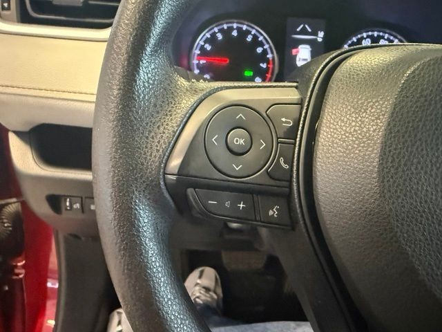 Toyota RAV4 Vehicle Full-screen Gallery Image 18