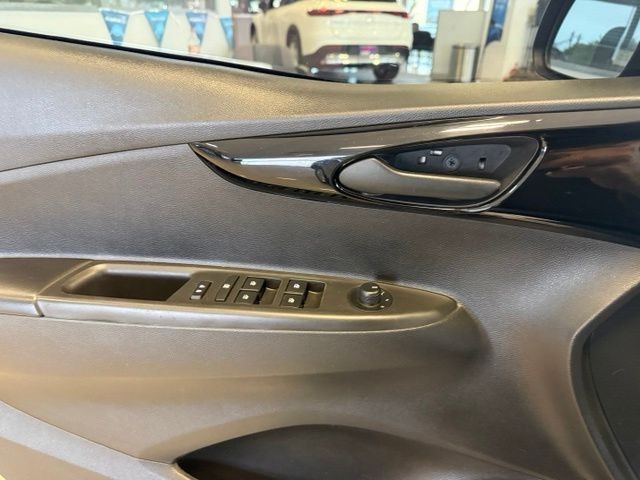 Chevrolet Spark Vehicle Full-screen Gallery Image 19