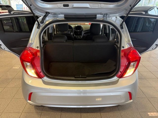Chevrolet Spark Vehicle Full-screen Gallery Image 22