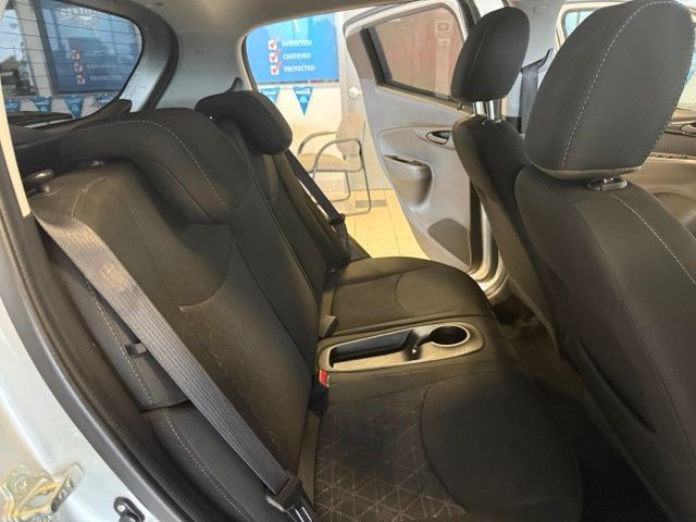 Chevrolet Spark Vehicle Full-screen Gallery Image 23