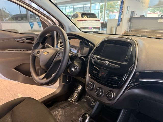 Chevrolet Spark Vehicle Full-screen Gallery Image 25