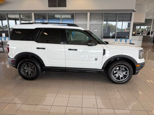 Ford Bronco Sport Vehicle Full-screen Gallery Image 02