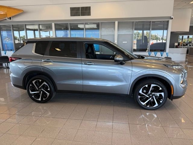 Mitsubishi Outlander Vehicle Full-screen Gallery Image 02