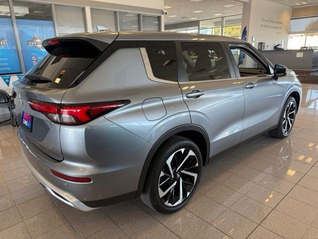 Mitsubishi Outlander Vehicle Full-screen Gallery Image 03