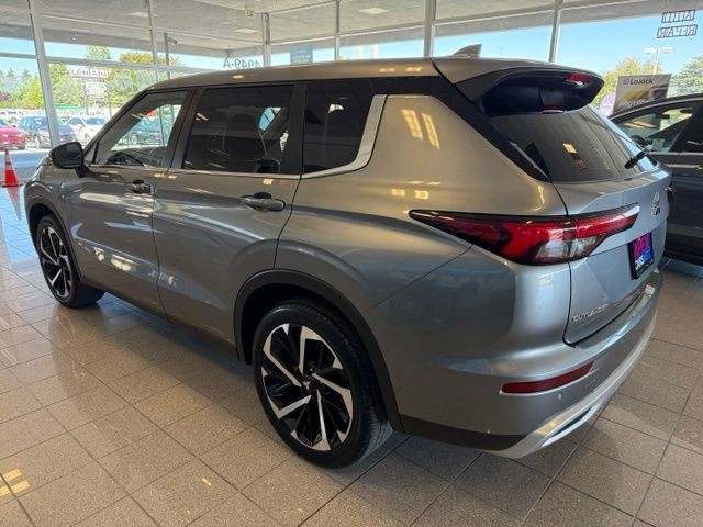 Mitsubishi Outlander Vehicle Full-screen Gallery Image 05