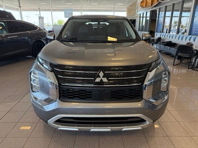 Mitsubishi Outlander Vehicle Full-screen Gallery Image 07