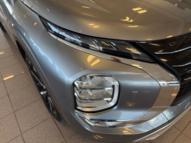 Mitsubishi Outlander Vehicle Full-screen Gallery Image 09