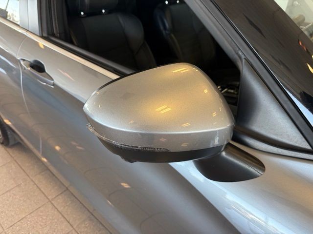 Mitsubishi Outlander Vehicle Full-screen Gallery Image 11