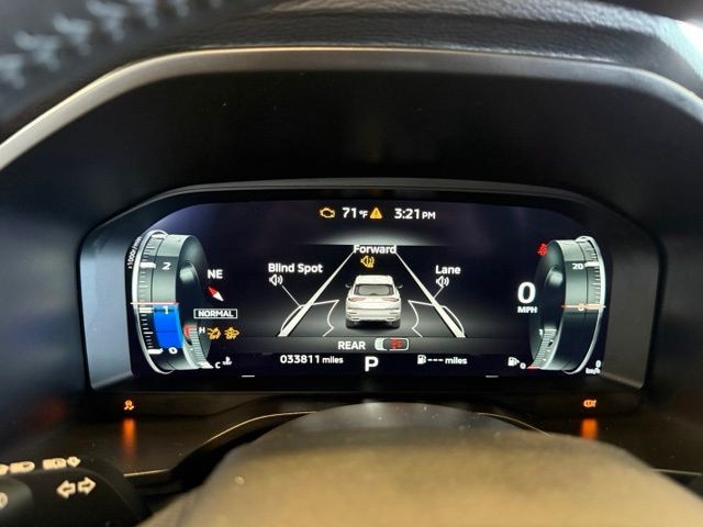 Mitsubishi Outlander Vehicle Full-screen Gallery Image 12