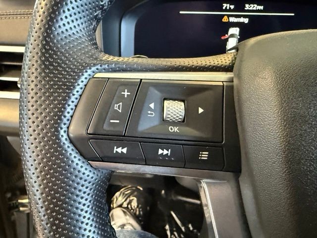 Mitsubishi Outlander Vehicle Full-screen Gallery Image 16