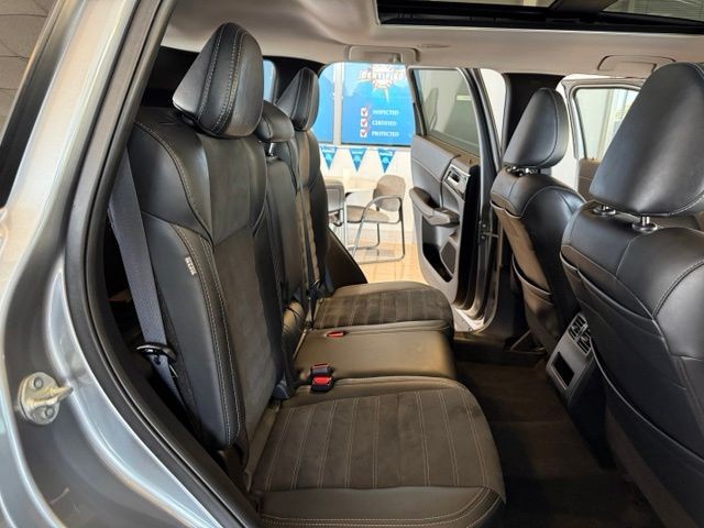 Mitsubishi Outlander Vehicle Full-screen Gallery Image 21