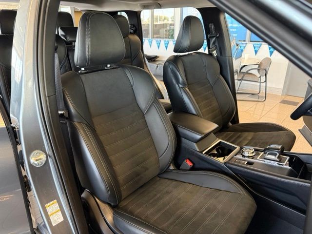 Mitsubishi Outlander Vehicle Full-screen Gallery Image 24
