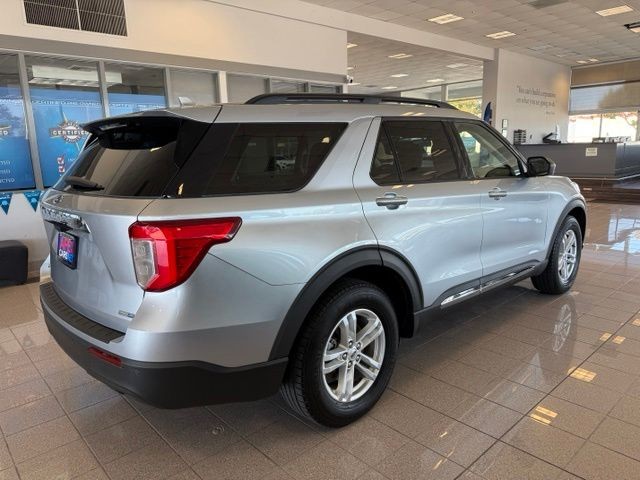 Ford Explorer Vehicle Full-screen Gallery Image 03