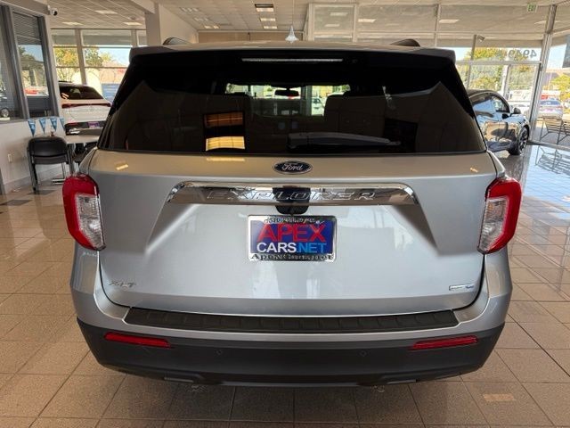 Ford Explorer Vehicle Full-screen Gallery Image 04