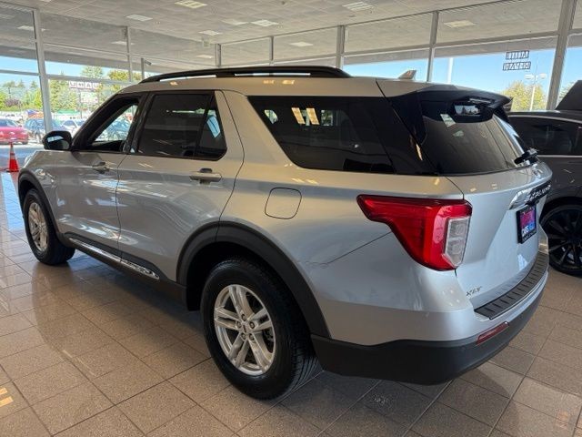 Ford Explorer Vehicle Full-screen Gallery Image 05