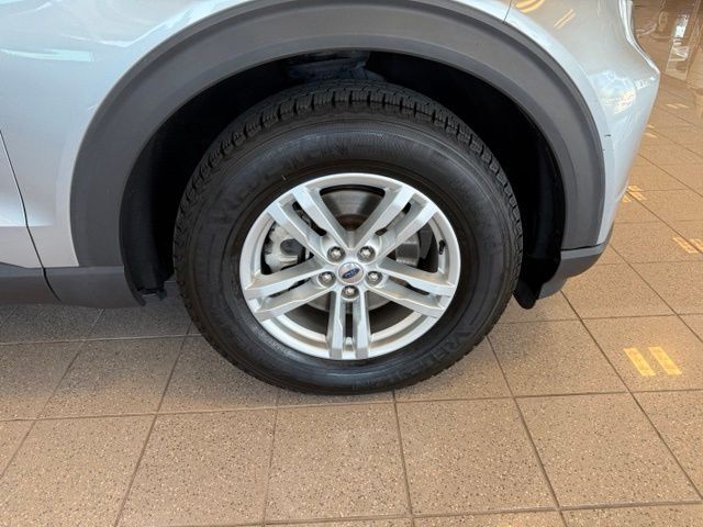 Ford Explorer Vehicle Full-screen Gallery Image 10