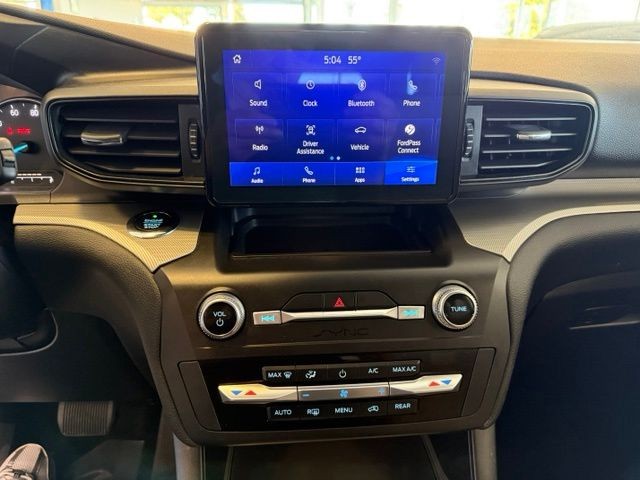 Ford Explorer Vehicle Full-screen Gallery Image 15
